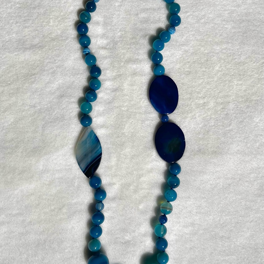 Chunky Blue Agate Stone Oval and Round Beaded Necklace